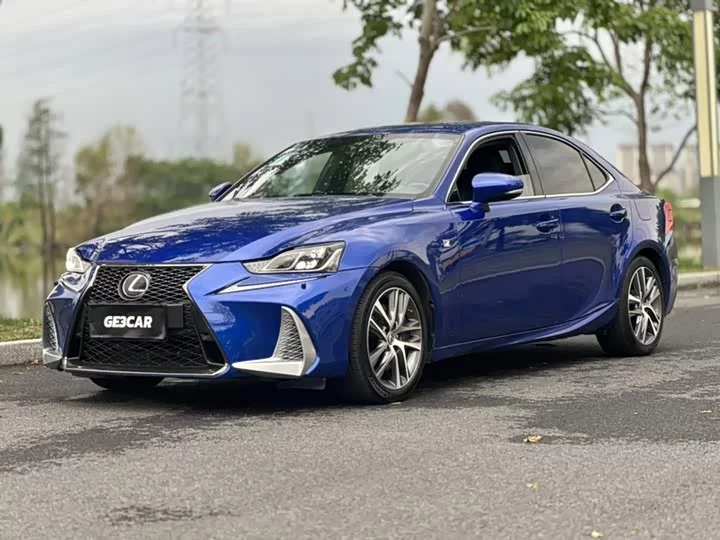 Lexus IS