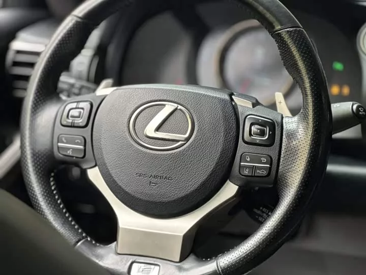 Lexus IS