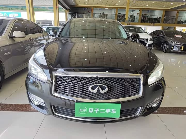 Infiniti Q70