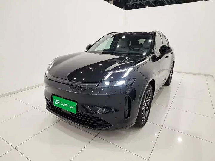 Lynk & Co 08 EM-P