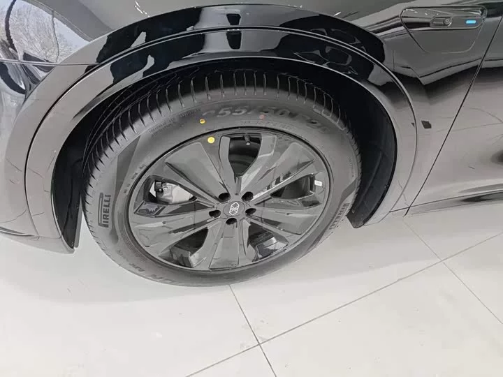 Luxeed R7