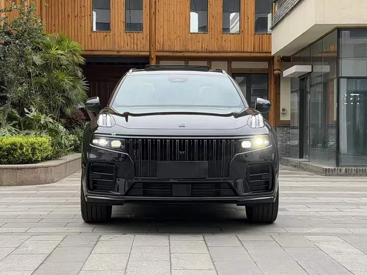 Lynk & Co 09