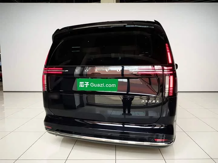 Volvo EM90