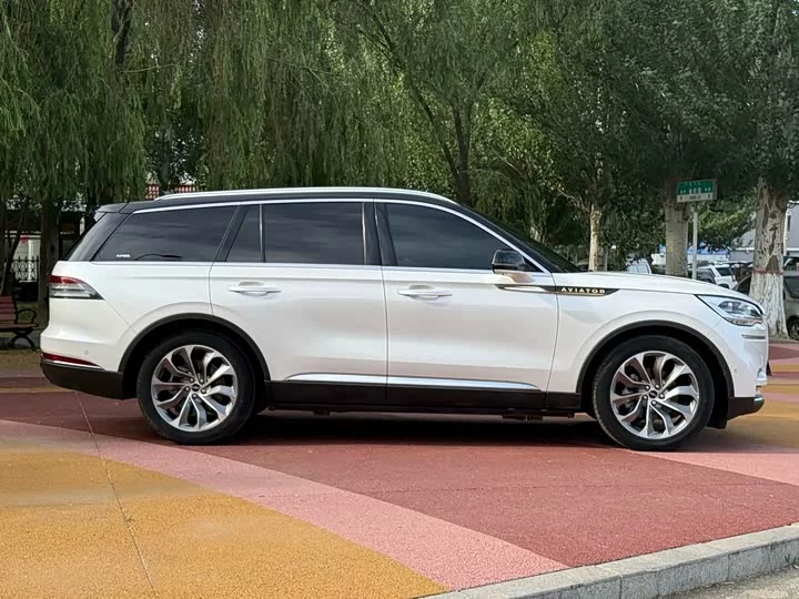 Lincoln aviator