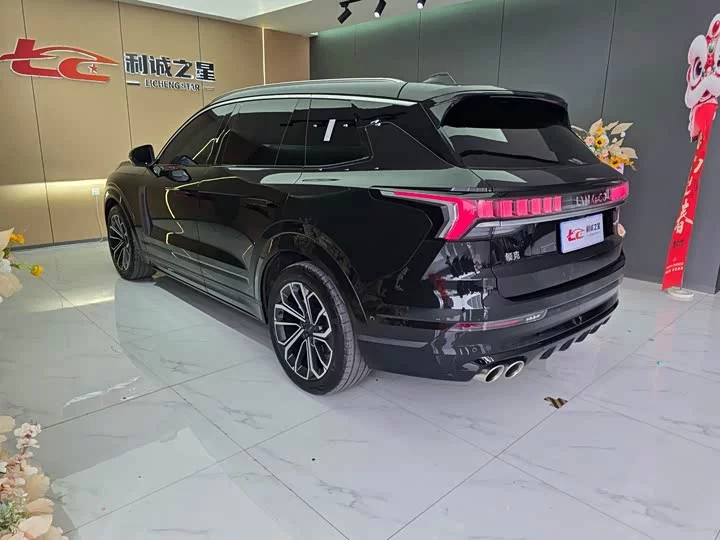 Lynk & Co 09