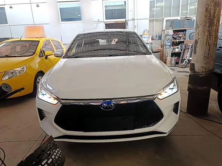 BYD e2
