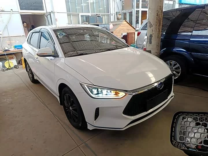 BYD e2