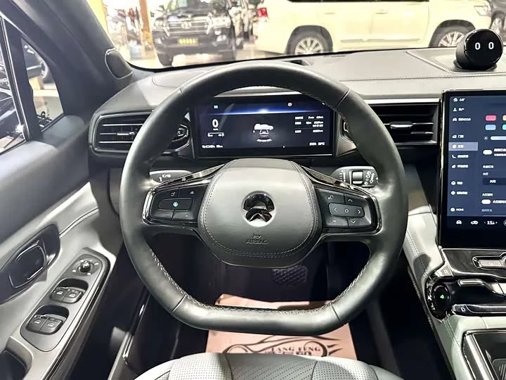 NIO ES8