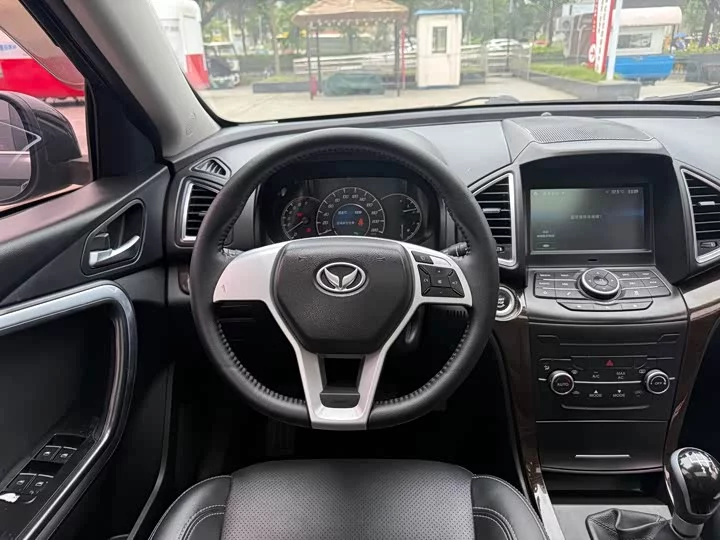 BAIC S6