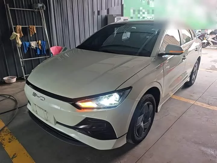 BYD e2
