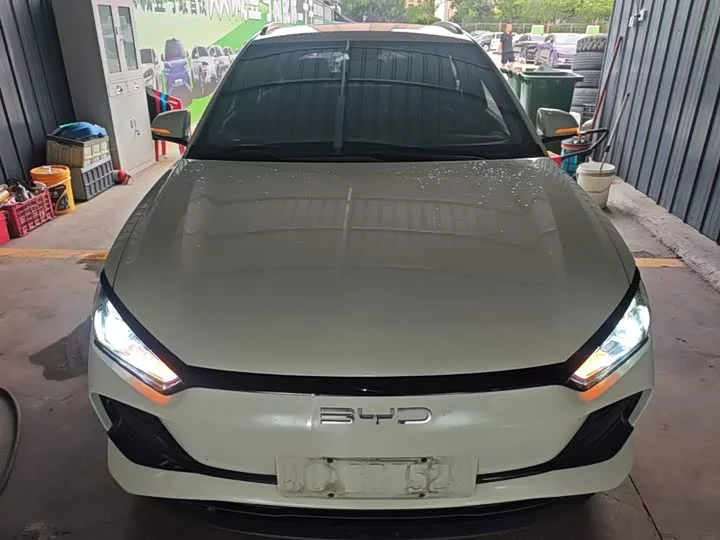 BYD e2
