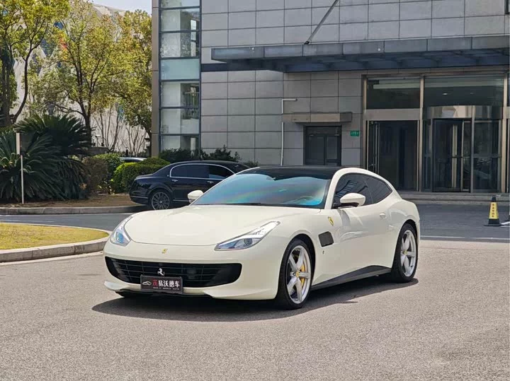 ferrari GTC4Lusso
