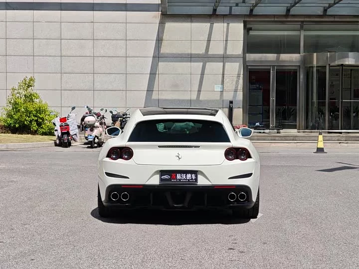 ferrari GTC4Lusso