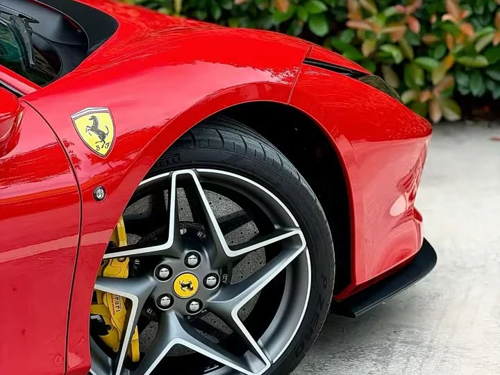 ferrari F8