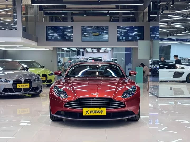Aston Martin DB11