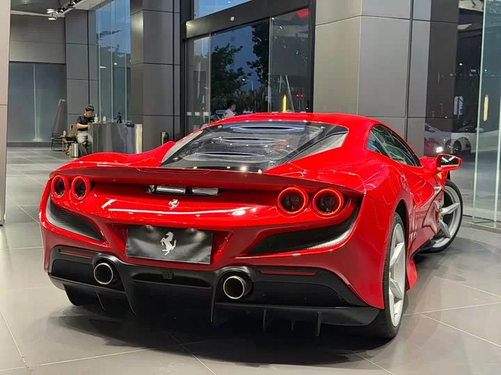 ferrari F8