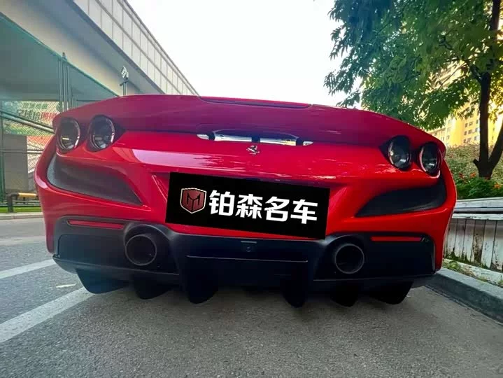 ferrari F8