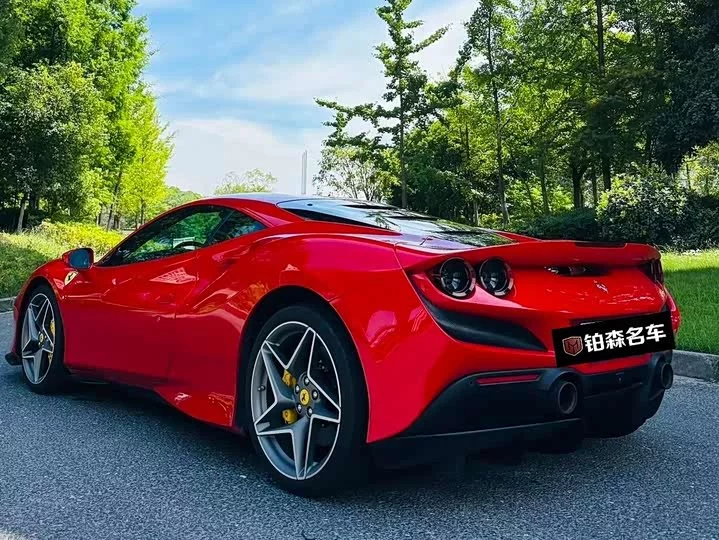 ferrari F8