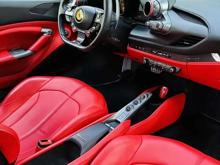 ferrari F8