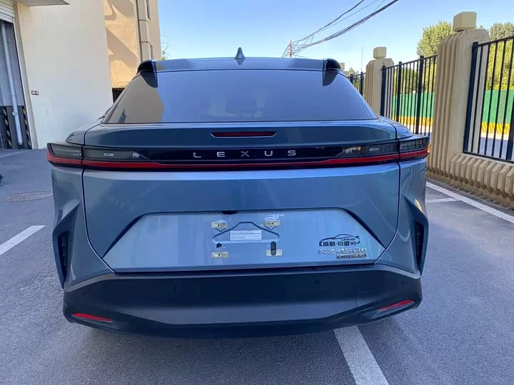 Lexus RZ