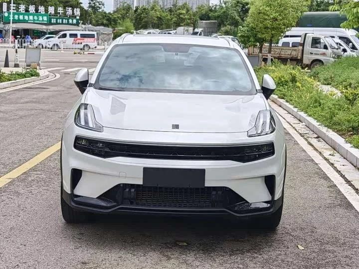 Lynk & Co 06