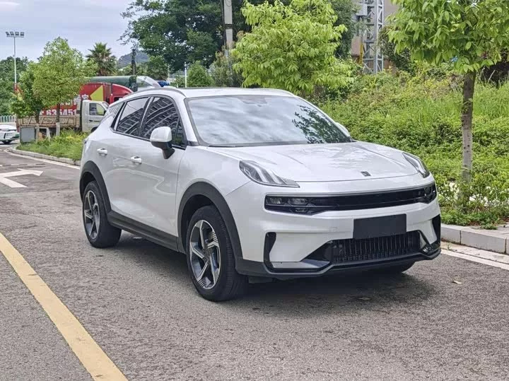Lynk & Co 06