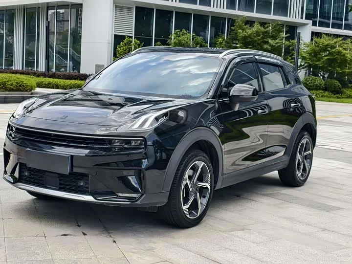 Lynk & Co 06
