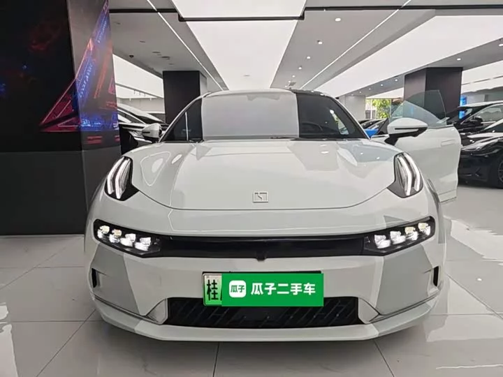 ZEEKR 001