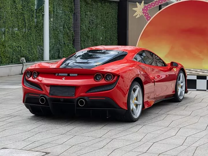 ferrari F8