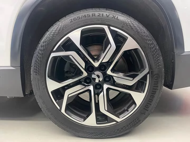 NIO ES8
