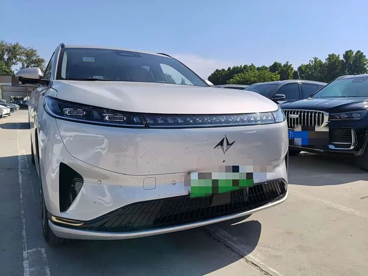 Dongfeng eπ008