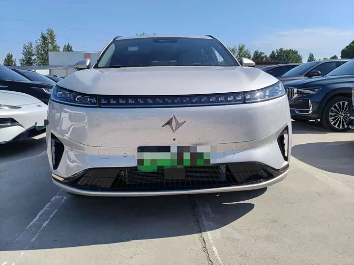 Dongfeng eπ008