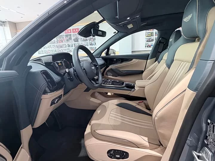 Aston Martin DBX