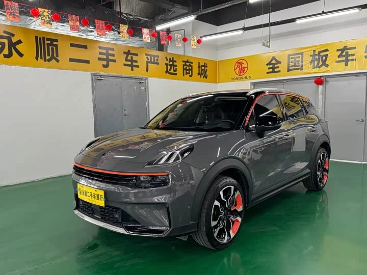 Lynk & Co 06