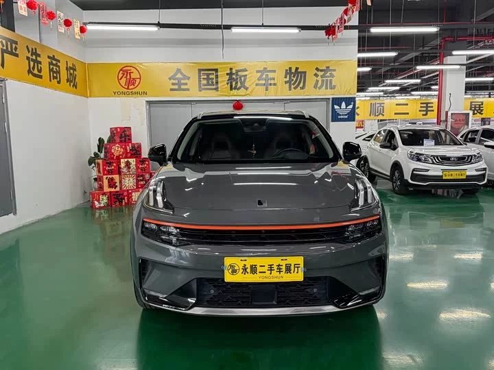 Lynk & Co 06