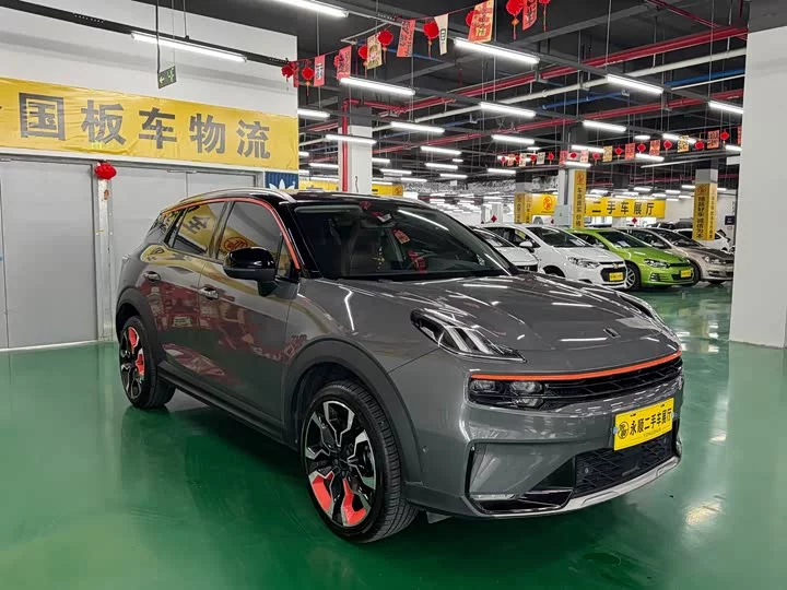 Lynk & Co 06