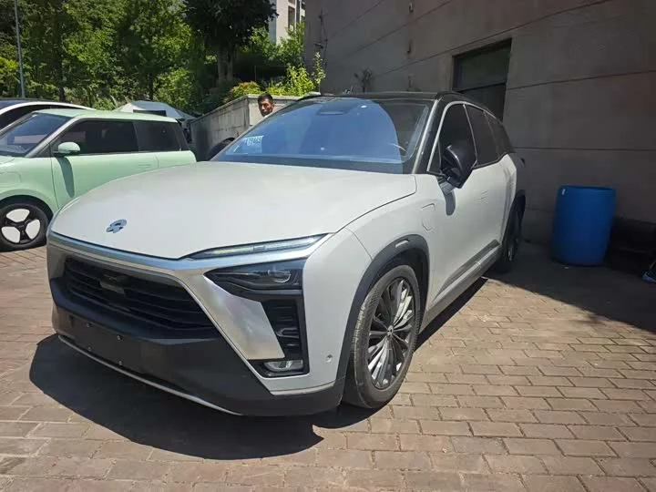 NIO ES8