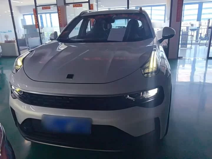 Lynk & Co 01