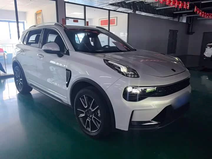Lynk & Co 01