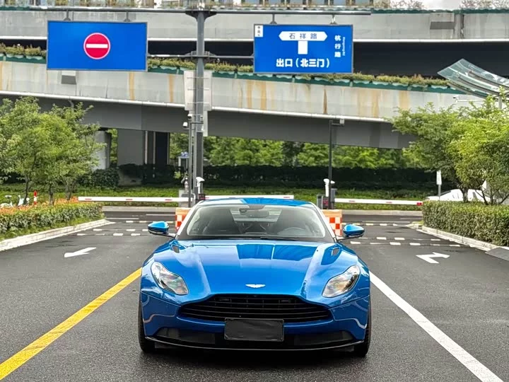 Aston Martin DB11