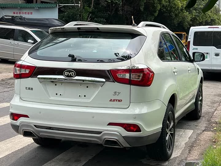 BYD S7