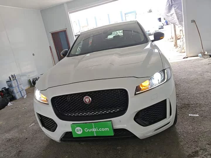 Jaguar F-PACE