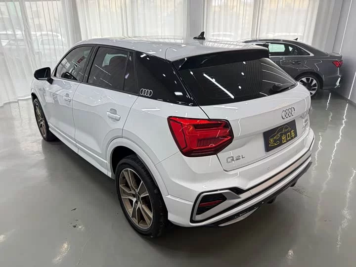 Audi Q2L