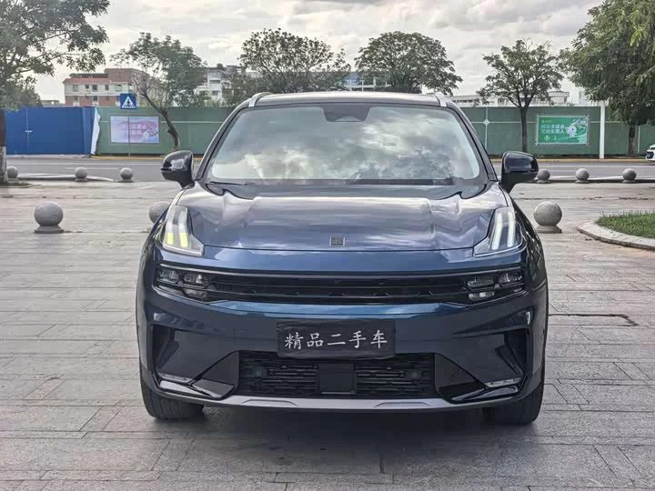 Lynk & Co 06