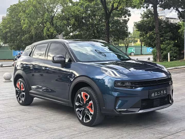 Lynk & Co 06