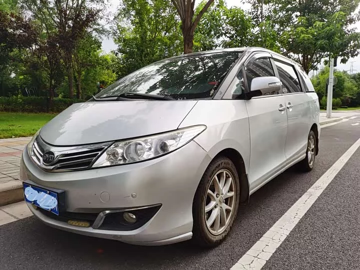 BYD M6