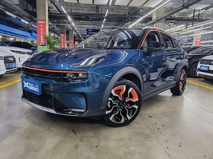 Lynk & Co 06