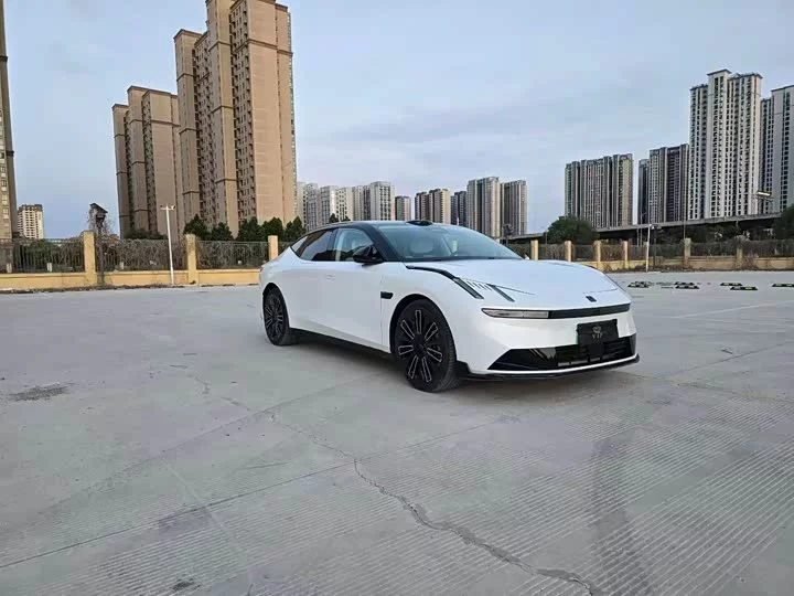 Lynk & Co 10