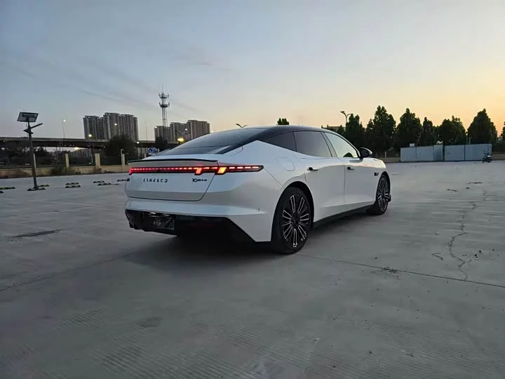 Lynk & Co 10