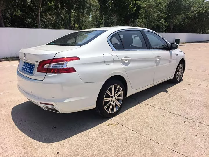 Peugeot 408
